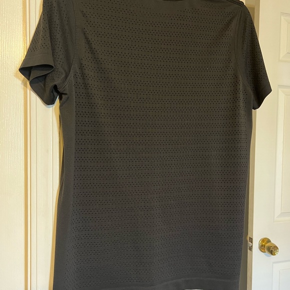 Lululemon black top - Picture 4 of 8